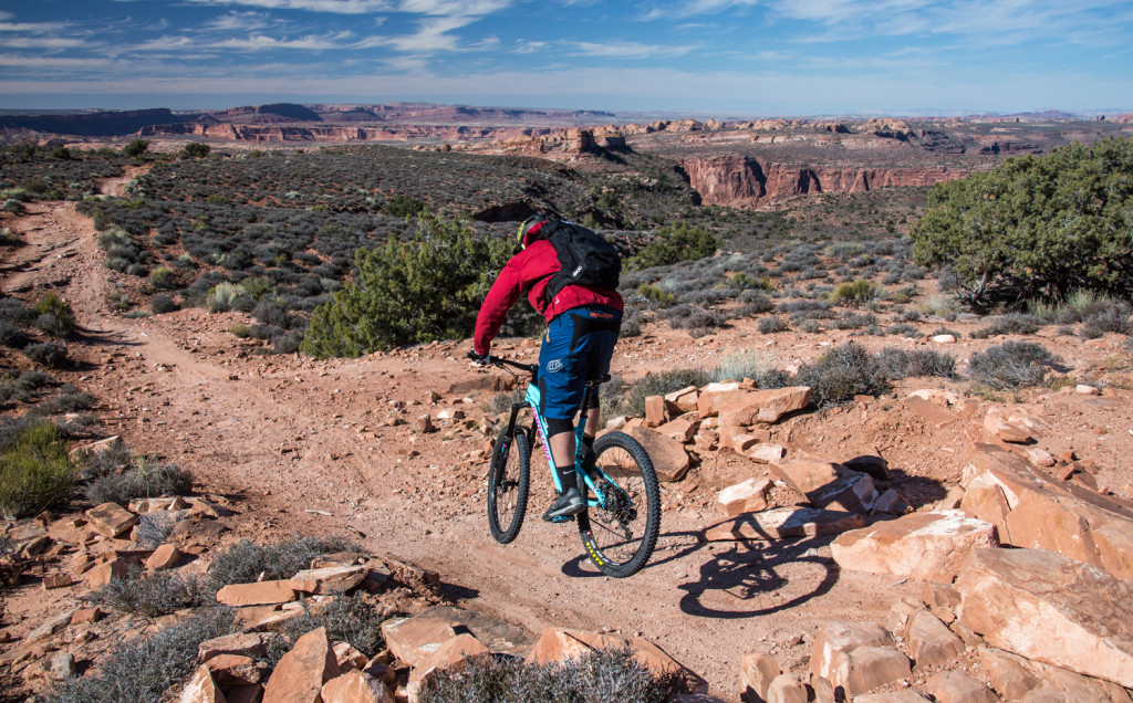 moab mountain biking chasing epic porcupine rim